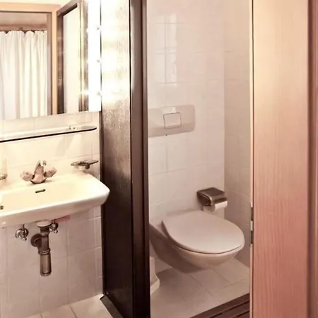 Appartamento Drive Appartement-fewo- Dusche Oder Bad- Wc 4-bettwohnung By Interhome